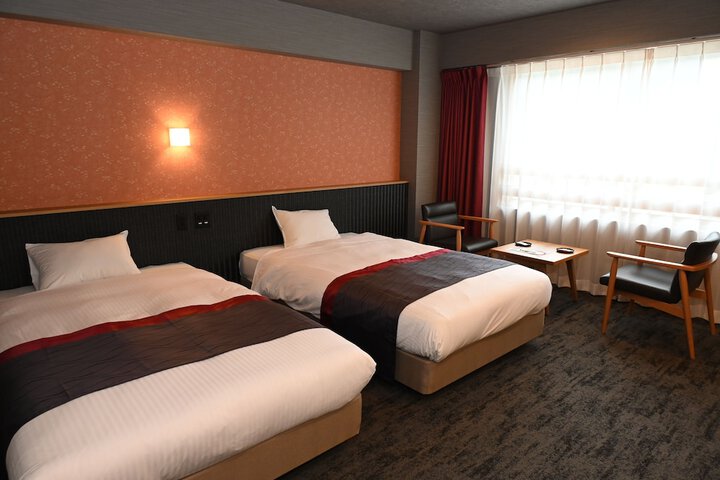 Room 8 of 48