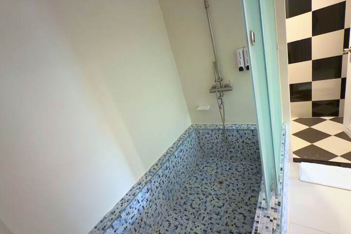 Room 71 of 114