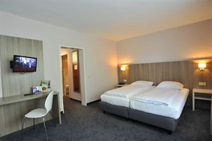 Room 7 of 15