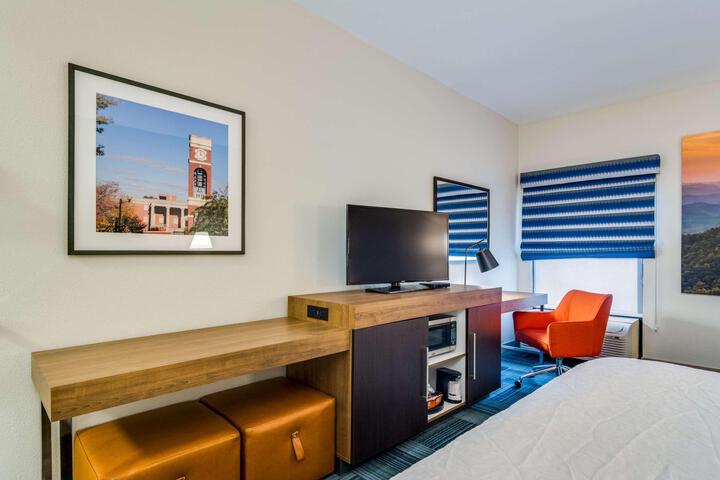 1 King Bed with Sofa Bed (18 of 18)