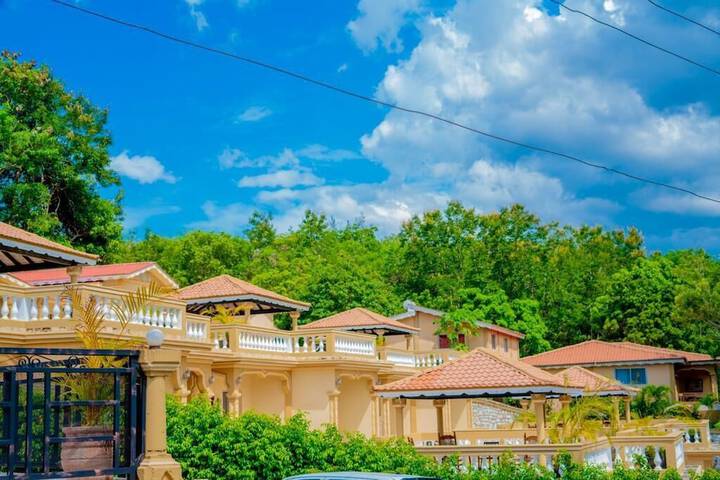 Le Village dEnnery