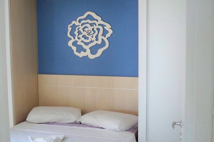 Room 7 of 74
