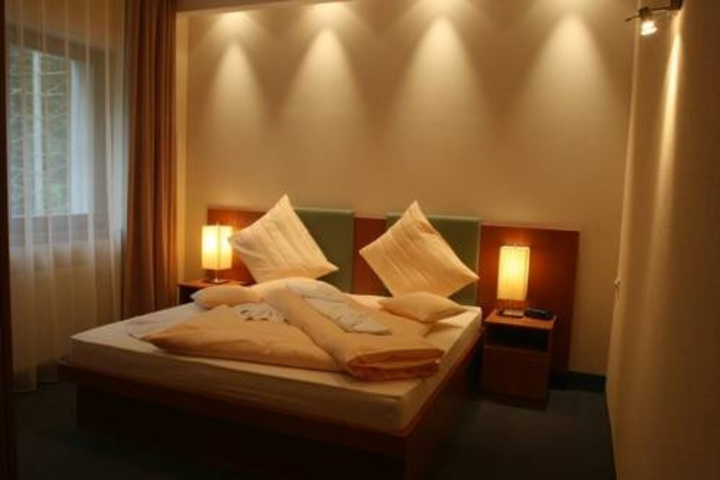 Room 4 of 17
