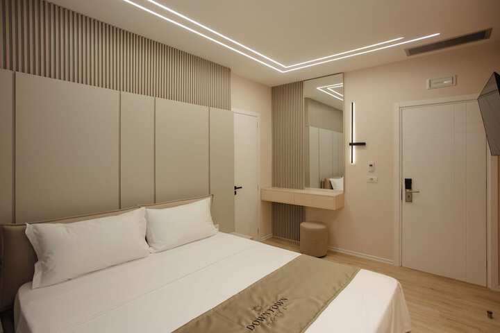 Room 7 of 16