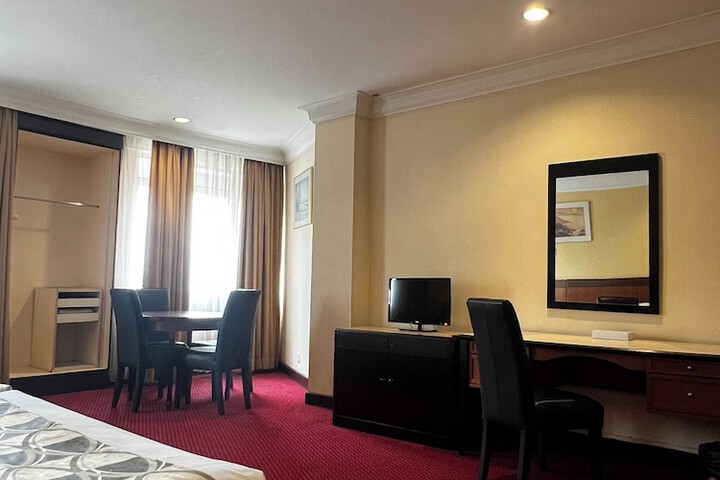 Room 33 of 49