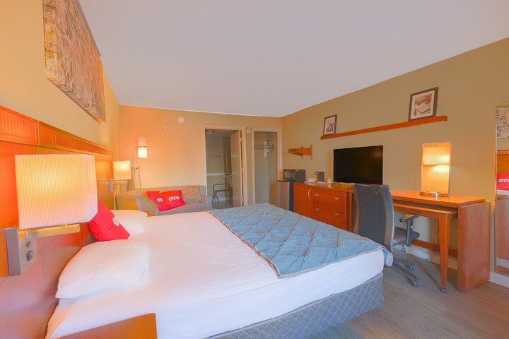 1 King Bed (4 of 12)