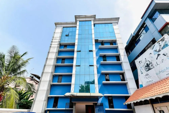 OYO Flagship 38119 Tristar Residency