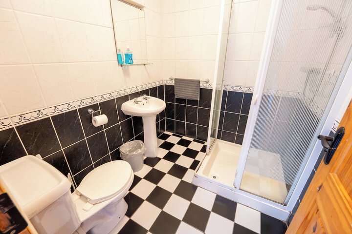 Room 4 of 64