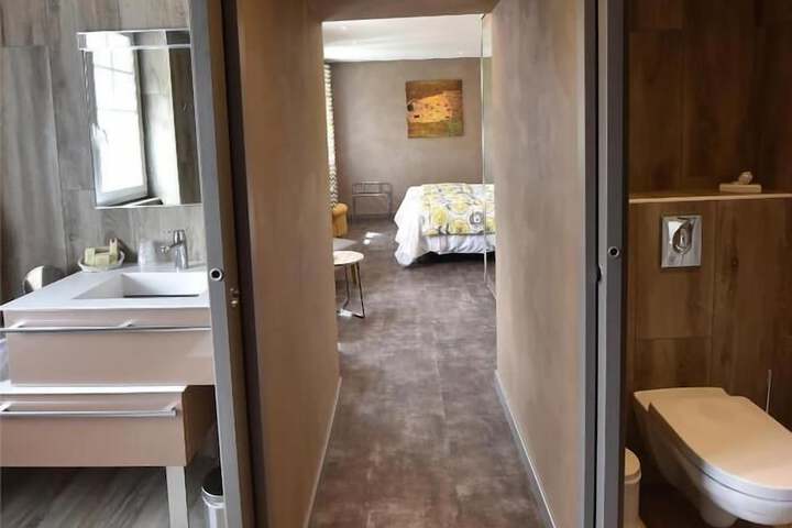Room 16 of 69