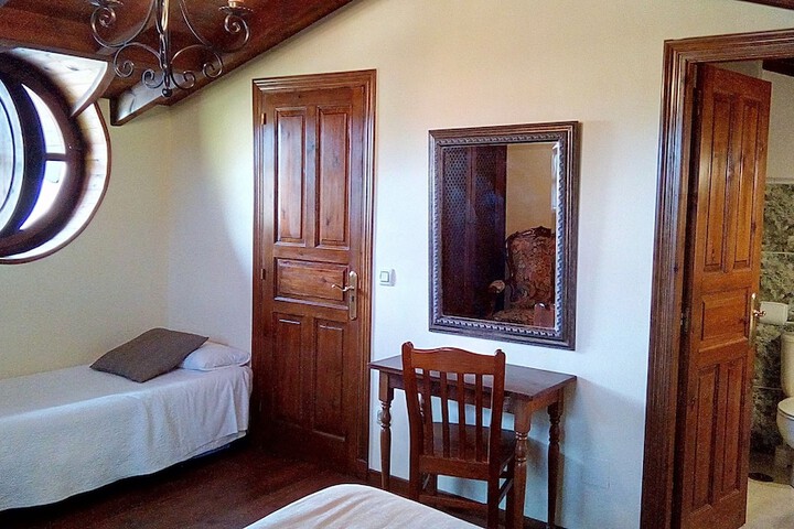 Room 10 of 65