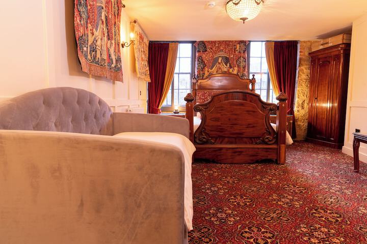 Room 22 of 54