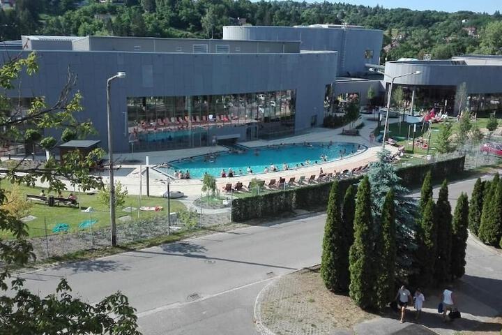 Pool 25 of 41
