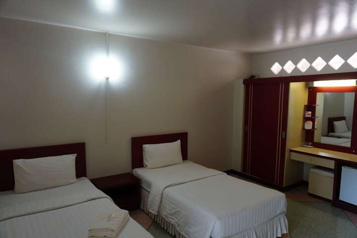 Room 12 of 62