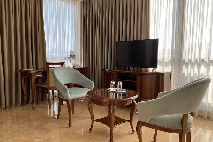 Room 28 of 49