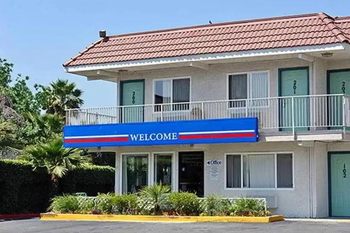 Exterior of Motel 6 Los Angeles Santa Fe Springs