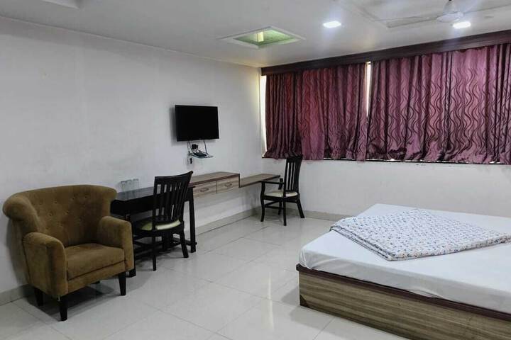Room 12 of 32