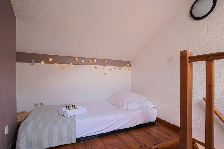 Room 2 of 8