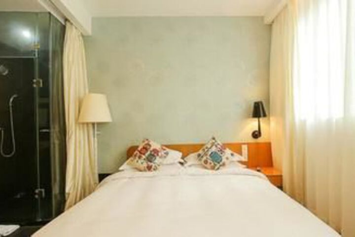 Room 5 of 19