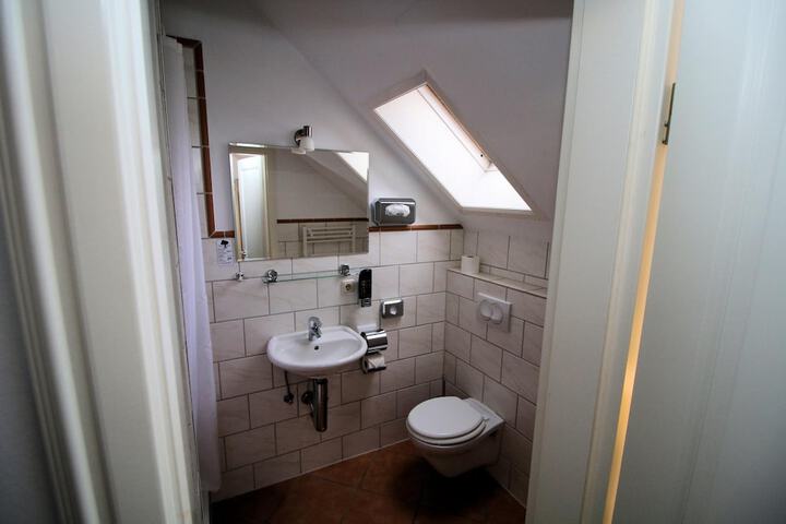 Room 36 of 49
