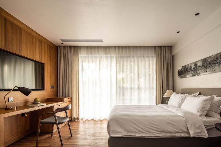 Room 77 of 172