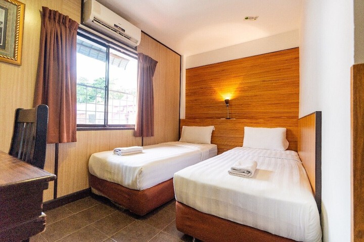 Room 4 of 30
