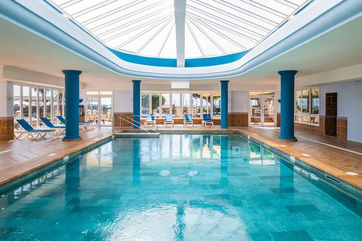 Hotel with Pool