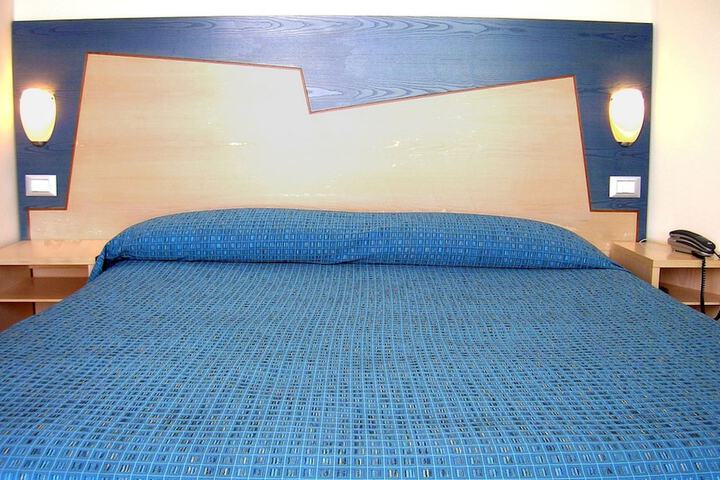 Room 7 of 66