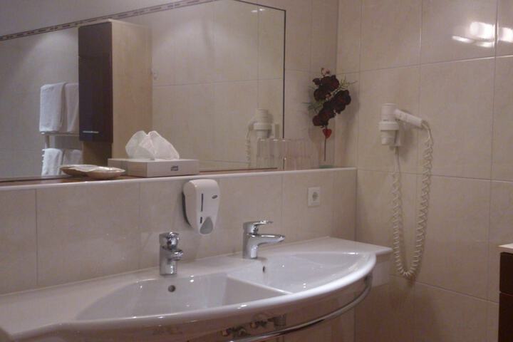 Room 31 of 76
