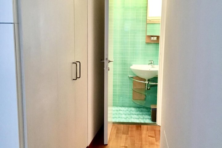 Room 7 of 51
