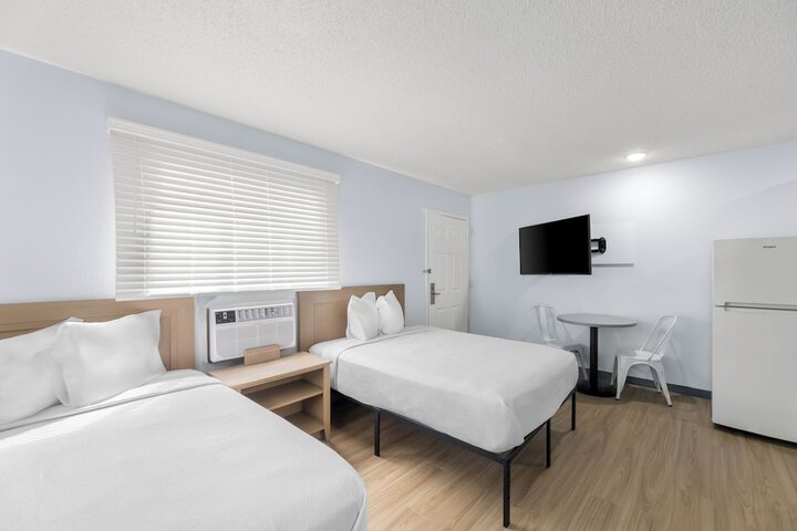 Room 3 of 10
