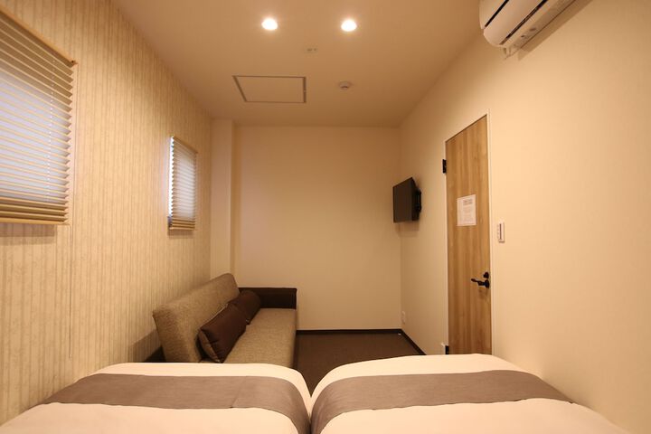 Room 8 of 37