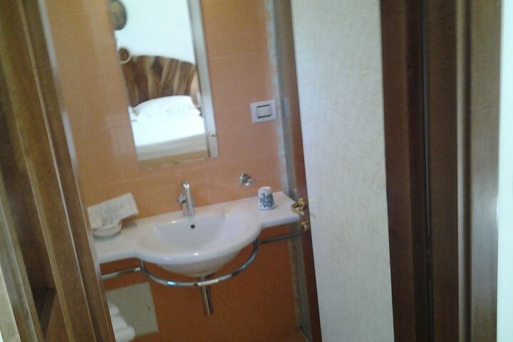 Room 44 of 66