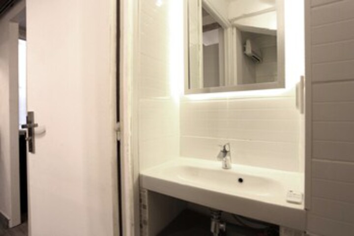 Room 7 of 34