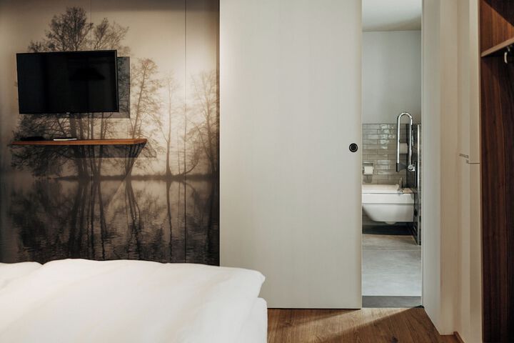 Room 16 of 83