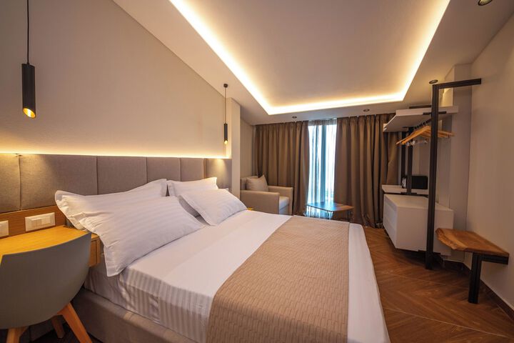 Room 32 of 95