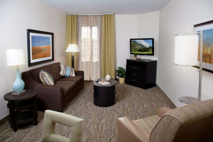 1 Queen Studio Suite with Kitchen (10 of 19)