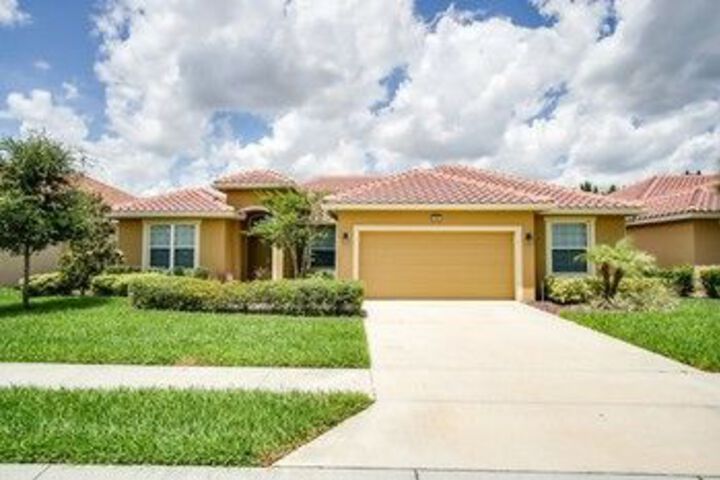 Stunning Modern Solterra 5 Bedroom / 4 Bathroom Home