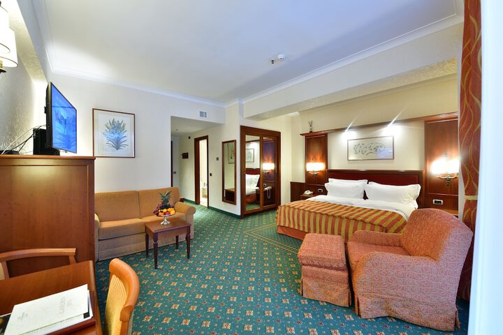 Room 12 of 70