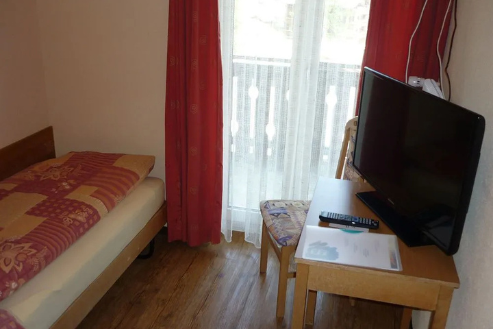 Room 3 of 35