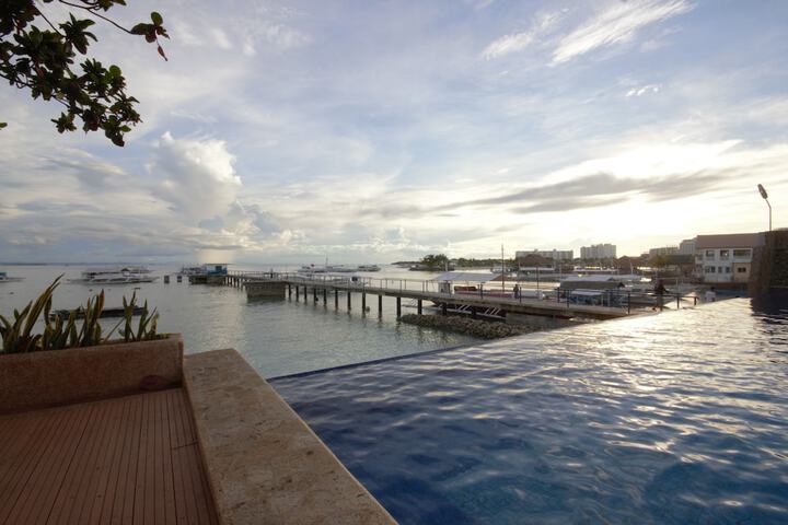 Hotel Pool