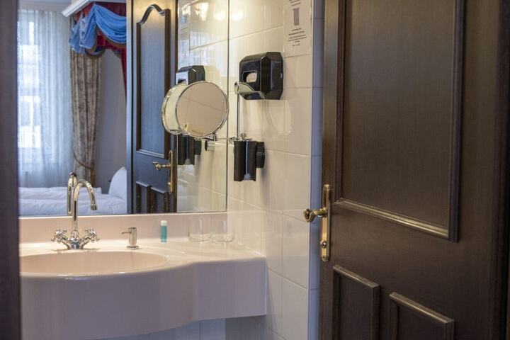 Room 14 of 20