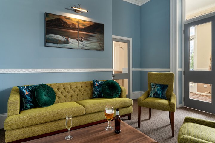 Lounge 66 of 73