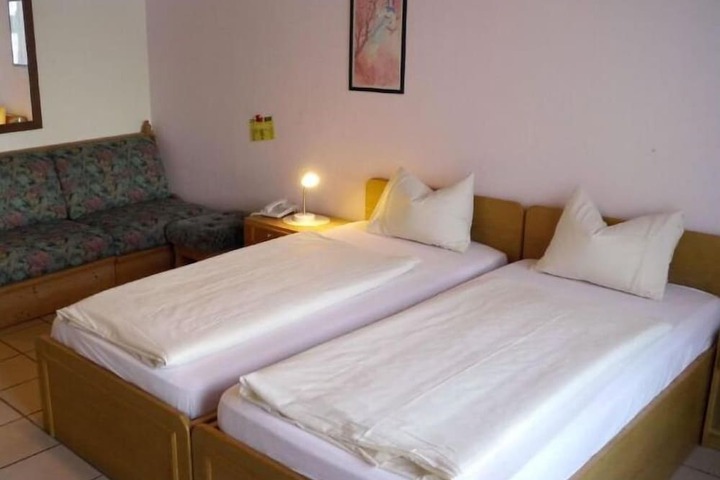 Room 5 of 15