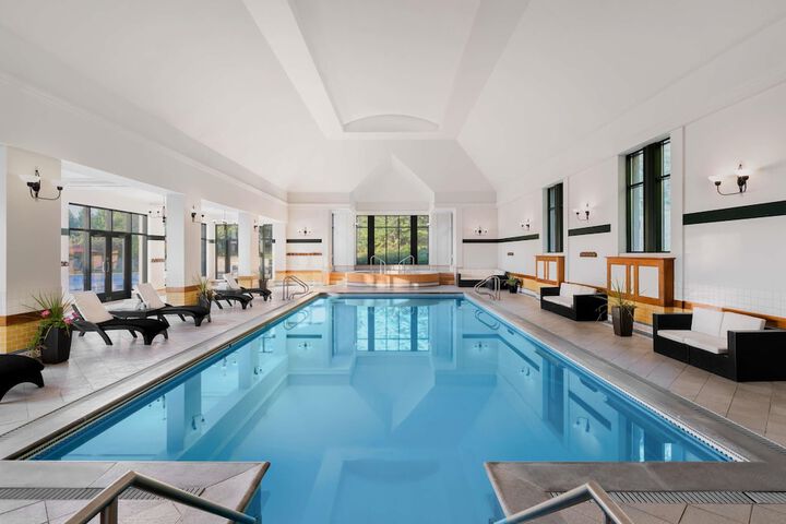 Hotel Pool