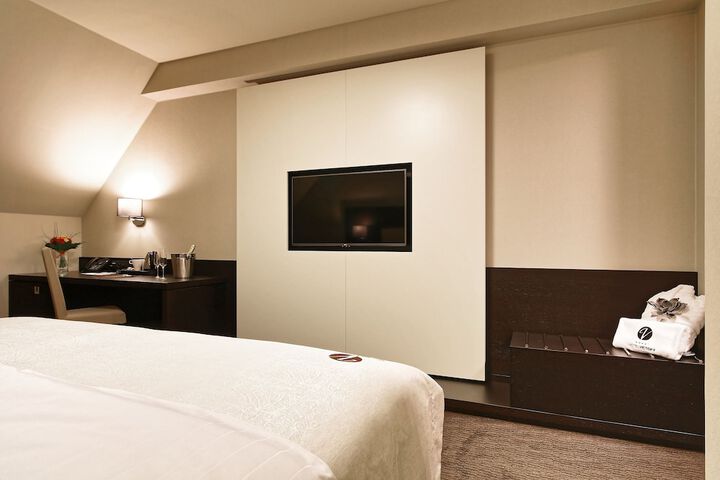 Room 16 of 43