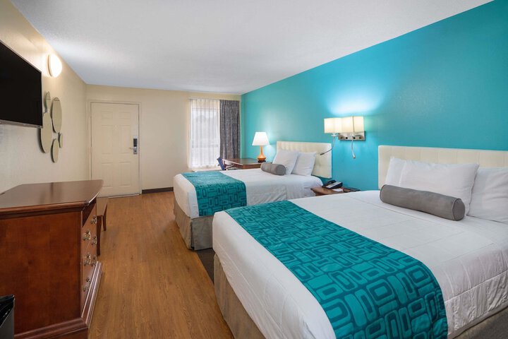 Double Accessible King Size Bed (3 of 12)