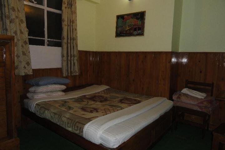 Room 4 of 5