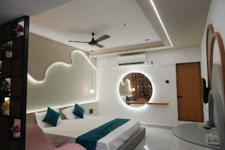 Room 4 of 20