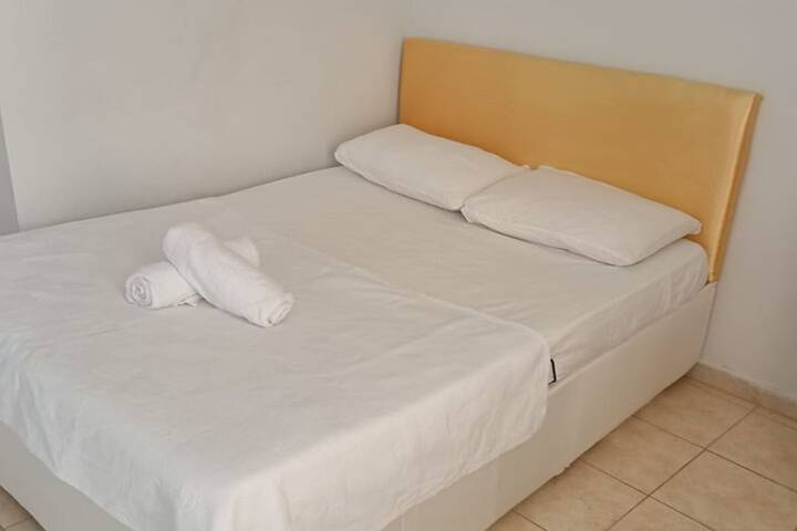 Room 13 of 27