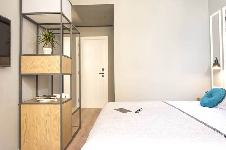 Room 4 of 63